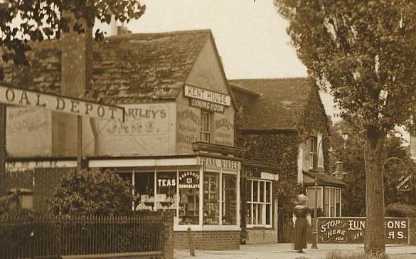 Black and white photograph of Kent House showing Winser's Bakery and Tea House next to the coal yard